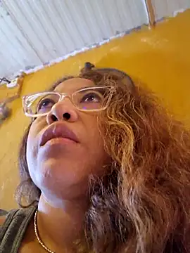 Snapshot of mila38 chatting on 11/12/25, 09:21 mila38 online show from 11/12/25, 09:21