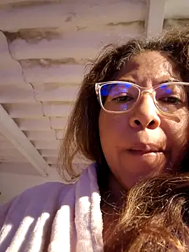 Snapshot of mila38 chatting on 11/16/25, 05:40 mila38 online show from 11/16/25, 05:40