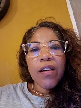 Snapshot of mila38 chatting on 11/25/25, 09:37 mila38 online show from 11/25/25, 09:37