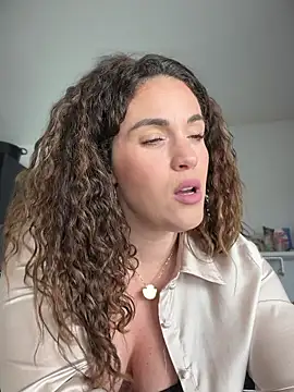 Clara-xoxo online show from 02/18/26, 01:40