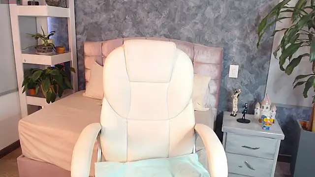 niko robin online show from 11/08/25, 04:29