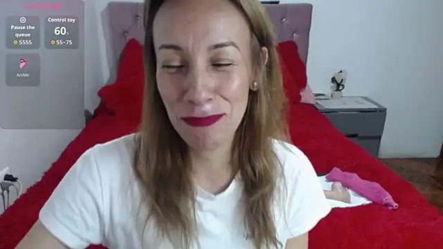 Snapshot of cristin_doll_ chatting on 10/23/25, 04:06 cristin doll online show from 10/23/25, 04:06