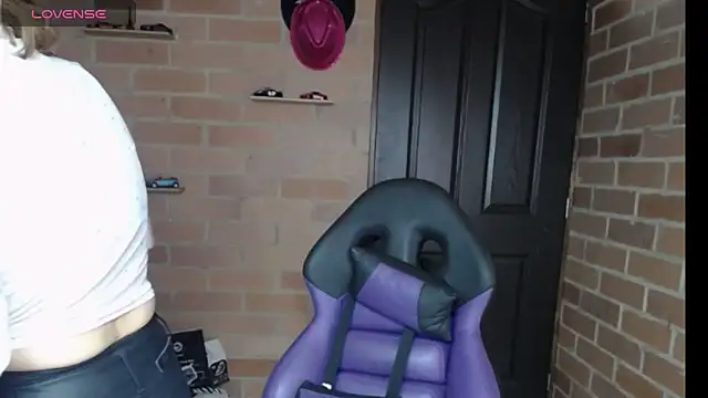 cristin doll  online show from 04/16/26, 02:18