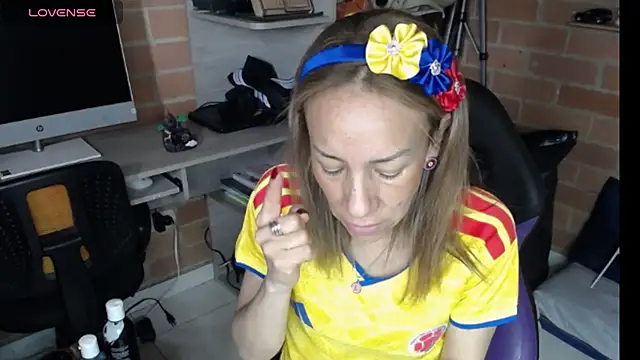 cristin doll  online show from 07/03/26, 04:24