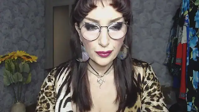 Snapshot of Aziza1 chatting on 04/18/26, 01:04 Aziza1 online show from 04/18/26, 01:04
