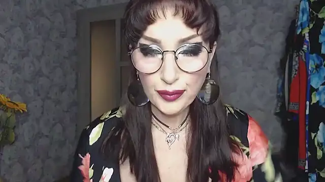 Snapshot of Aziza1 chatting on 04/19/26, 01:32 Aziza1 online show from 04/19/26, 01:32