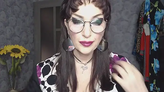 Snapshot of Aziza1 chatting on 04/21/26, 02:56 Aziza1 online show from 04/21/26, 02:56
