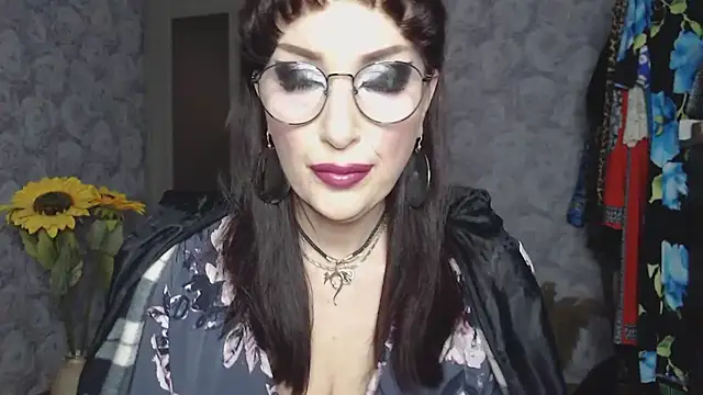 Snapshot of Aziza1 chatting on 04/24/26, 02:19 Aziza1 online show from 04/24/26, 02:19