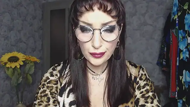 Snapshot of Aziza1 chatting on 04/25/26, 02:03 Aziza1 online show from 04/25/26, 02:03