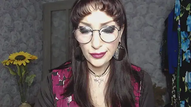 Snapshot of Aziza1 chatting on 05/04/26, 02:24 Aziza1 online show from 05/04/26, 02:24