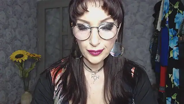 Snapshot of Aziza1 chatting on 05/10/26, 01:49 Aziza1 online show from 05/10/26, 01:49