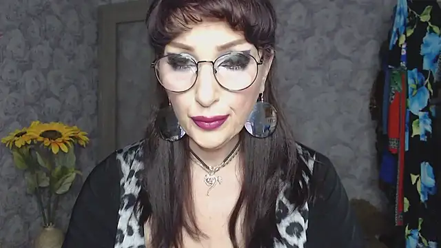 Snapshot of Aziza1 chatting on 05/26/26, 02:24 Aziza1 online show from 05/26/26, 02:24