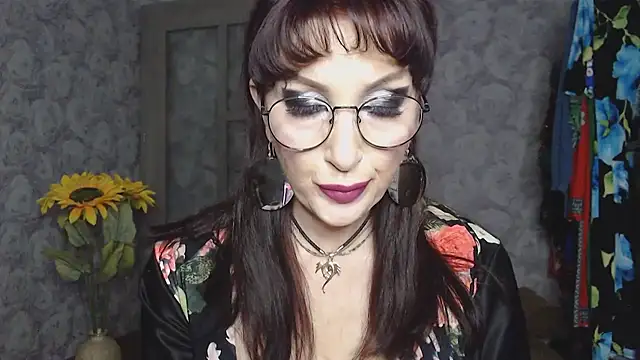 Snapshot of Aziza1 chatting on 05/27/26, 02:14 Aziza1 online show from 05/27/26, 02:14