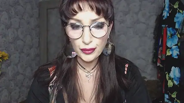 Snapshot of Aziza1 chatting on 06/05/26, 01:17 Aziza1 online show from 06/05/26, 01:17