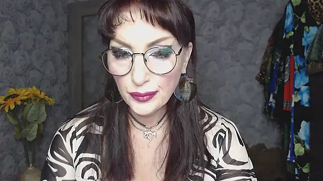 Snapshot of Aziza1 chatting on 07/08/26, 02:43 Aziza1 online show from 07/08/26, 02:43