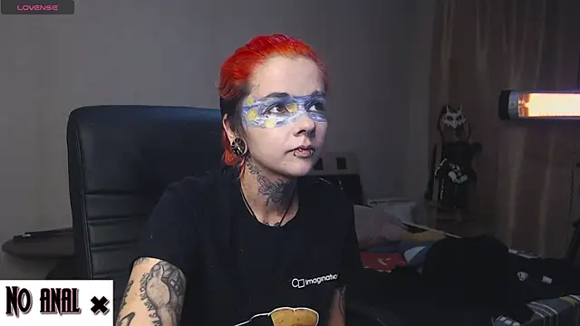 Snapshot of Dark__Elf chatting on 12/13/24, 10:02 Dark Elf online show from 12/13/24, 10:02