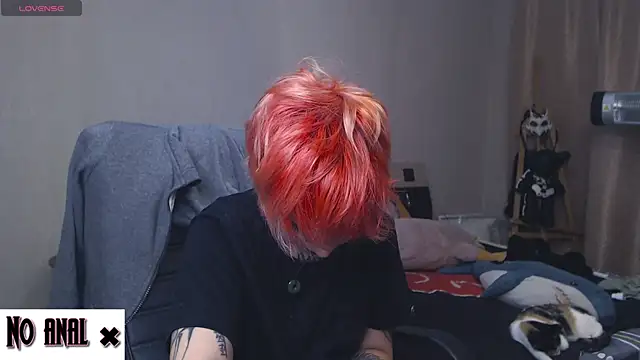 Snapshot of Dark__Elf chatting on 12/15/24, 10:26 Dark Elf online show from 12/15/24, 10:26