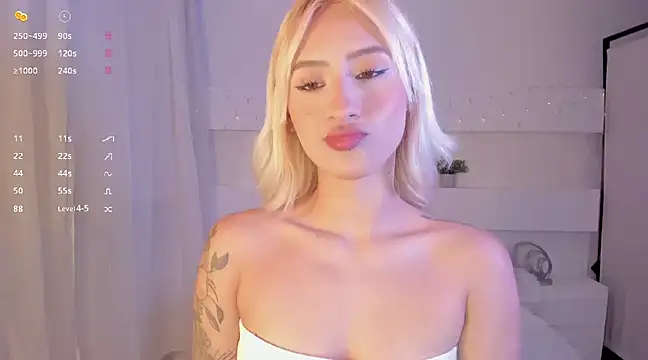 Snapshot of AshleyRoys chatting on 12/24/24, 03:37 AshleyRoys online show from 12/24/24, 03:37