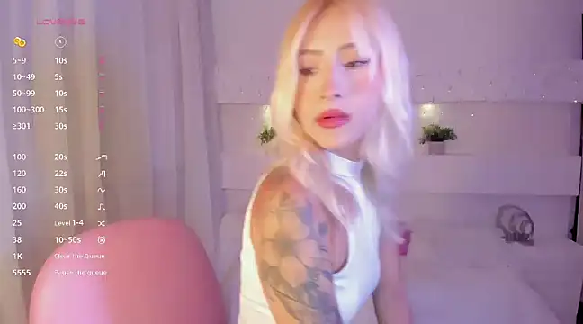 Snapshot of AshleyRoys chatting on 12/28/24, 05:46 AshleyRoys online show from 12/28/24, 05:46