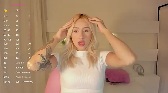 Snapshot of AshleyRoys chatting on 01/14/25, 03:04 AshleyRoys online show from 01/14/25, 03:04