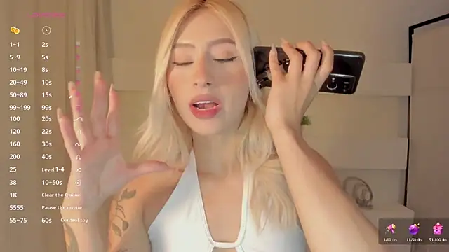 Snapshot of AshleyRoys chatting on 01/15/25, 04:32 AshleyRoys online show from 01/15/25, 04:32