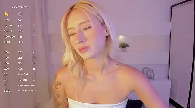 Snapshot of AshleyRoys chatting on 02/04/25, 03:36 AshleyRoys online show from 02/04/25, 03:36