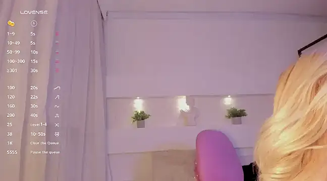 Snapshot of AshleyRoys chatting on 02/04/25, 06:38 AshleyRoys online show from 02/04/25, 06:38