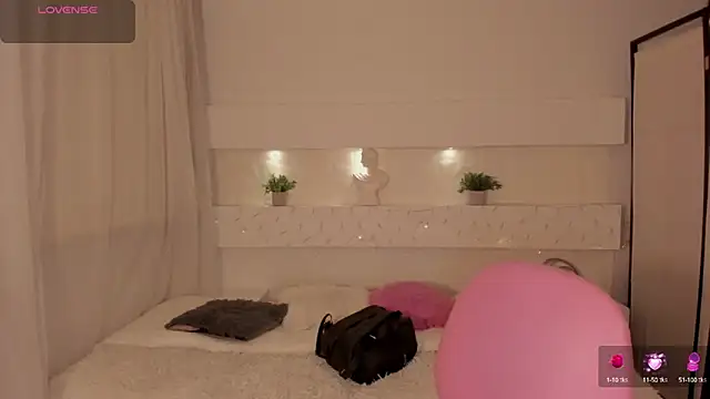 Snapshot of AshleyRoys chatting on 03/15/25, 07:48 AshleyRoys online show from 03/15/25, 07:48