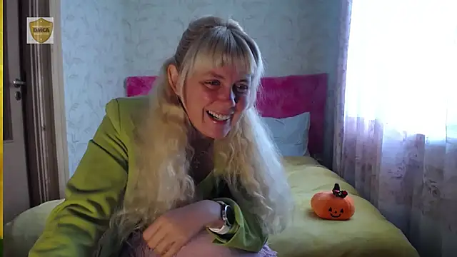 SunnySylvia online show from 11/01/25, 07:32