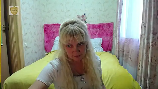 SunnySylvia online show from 11/07/25, 09:53