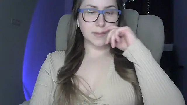 Snapshot of SeasonalSomeone chatting on 04/22/26, 11:06 SeasonalSomeone online show from 04/22/26, 11:06