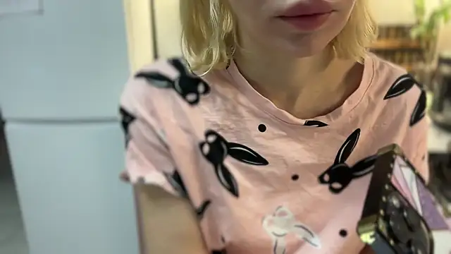 Snapshot of BowToYourWeakness chatting on 12/28/24, 11:30 BowToYourWeakness online show from 12/28/24, 11:30