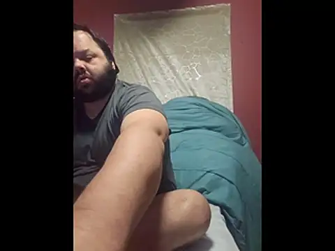 Snapshot of Strongbutgentle36 chatting on 12/17/25, 06:08 Strongbutgentle36 online show from 12/17/25, 06:08