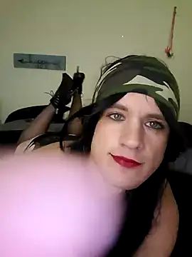 Snapshot of MaddyC6992 chatting on 01/10/25, 12:04 MaddyC6992 online show from 01/10/25, 12:04