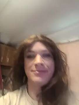 Snapshot of MaddyC6992 chatting on 10/08/25, 05:10 MaddyC6992 online show from 10/08/25, 05:10