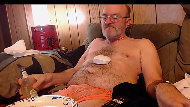 Snapshot of snickers1 chatting on 02/22/26, 05:30 snickers1 online show from 02/22/26, 05:30