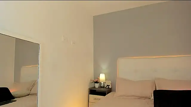 NataliaBuiles online show from 05/21/26, 12:23