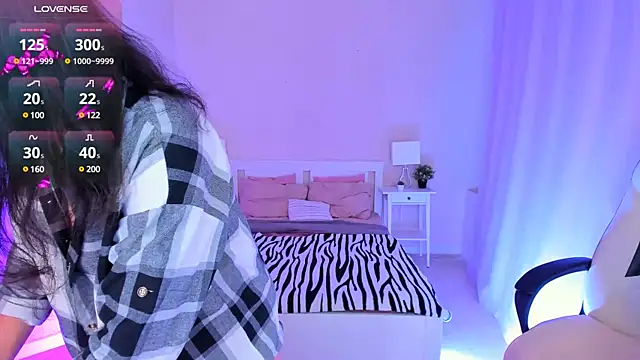 Snapshot of HelenaRegal chatting on 12/14/24, 01:49 HelenaRegal online show from 12/14/24, 01:49