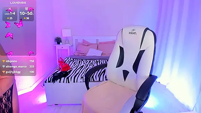 Snapshot of HelenaRegal chatting on 01/19/25, 04:57 HelenaRegal online show from 01/19/25, 04:57