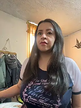 latinfemale online show from 04/15/26, 08:20