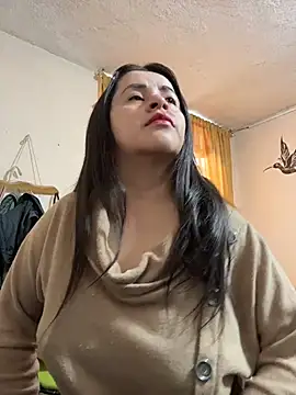 Snapshot of latinfemale chatting on 06/22/26, 08:39 latinfemale online show from 06/22/26, 08:39