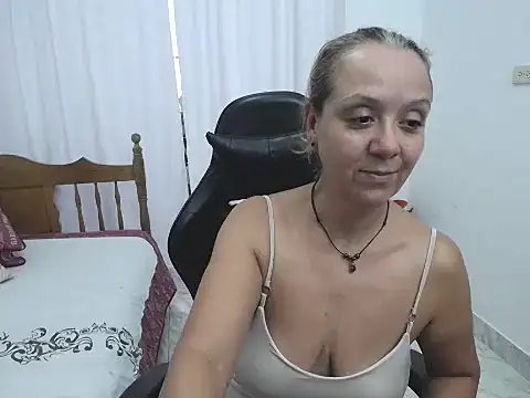 Snapshot of yeslluisa chatting on 05/05/26, 07:55 yeslluisa online show from 05/05/26, 07:55