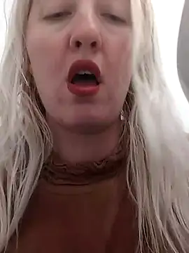 Snapshot of Mllesha74000 chatting on 12/15/24, 03:20 Mllesha74000 online show from 12/15/24, 03:20