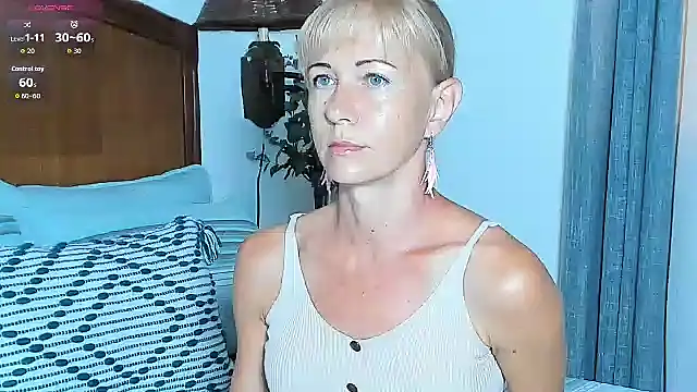 Snapshot of Christine_35 chatting on 11/06/25, 12:50 Christine 35 online show from 11/06/25, 12:50