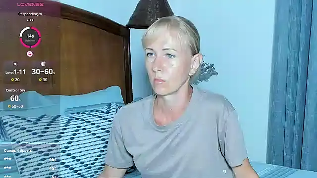 Snapshot of Christine_35 chatting on 11/17/25, 12:11 Christine 35 online show from 11/17/25, 12:11