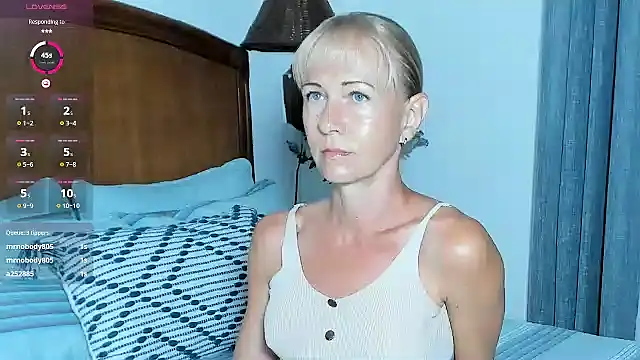 Snapshot of Christine_35 chatting on 11/19/25, 12:05 Christine 35 online show from 11/19/25, 12:05