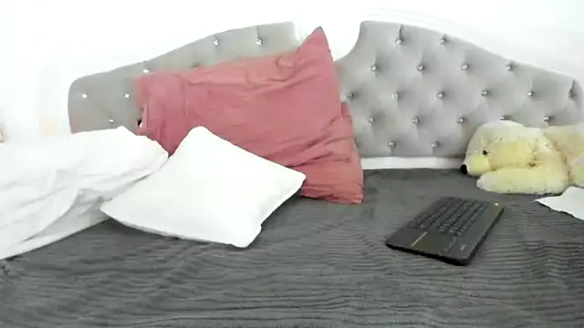 Snapshot of meryamvip chatting on 12/27/24, 11:42 meryamvip online show from 12/27/24, 11:42