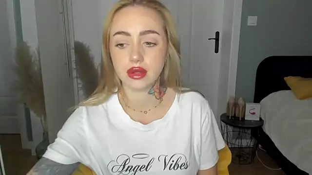 sexyCoralie online show from 05/05/26, 06:43