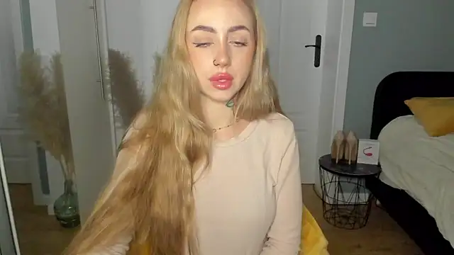 Snapshot of sexyCoralie chatting on 05/18/26, 06:41 sexyCoralie online show from 05/18/26, 06:41