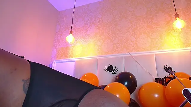 Snapshot of KayaBrown chatting on 10/30/25, 02:07 KayaBrown online show from 10/30/25, 02:07